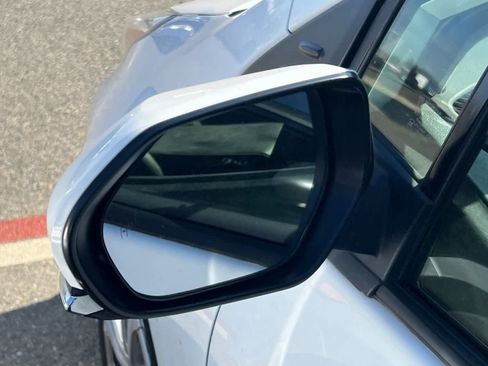 Used 2022 Toyota Prius LE image 20