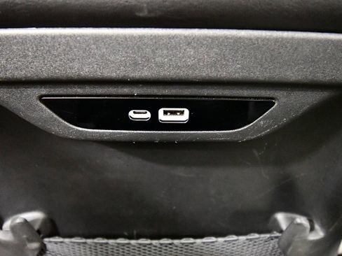 Used 2024 Chrysler Pacifica Limited image 19