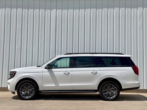 New 2026 Ford Expedition Max Platinum w/ Stealth Appearance Package AWD/4WD image 3