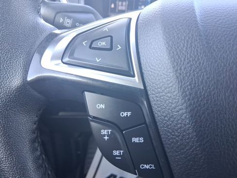 Used 2024 Ford Edge SEL image 21