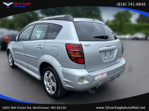 Used 2006 Pontiac Vibe w/ Sun And Sound Package FWD image 5