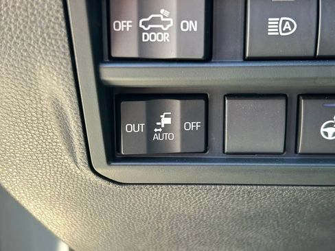 Used 2024 Toyota Tundra Platinum AWD/4WD image 30