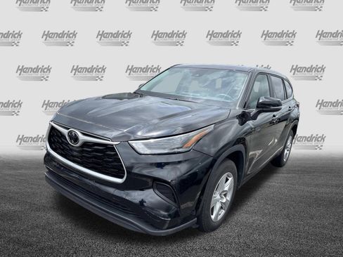 Used 2023 Toyota Highlander L FWD image 10