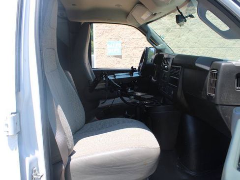 Used 2021 Chevrolet Express 2500 RWD image 10