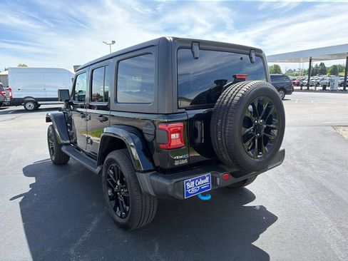 Used 2023 Jeep Wrangler Unlimited Sahara AWD/4WD image 6