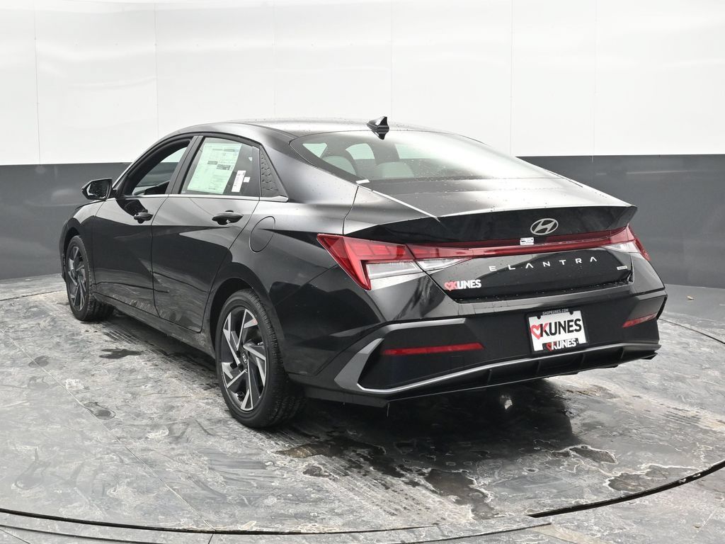 Used 2026 Hyundai Elantra Limited w/ Cargo Package FWD image 10