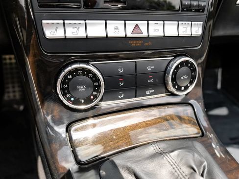 Used 2014 Mercedes-Benz SLK 350 image 19