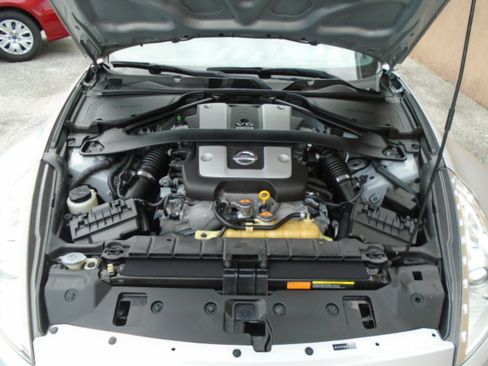 Used 2013 Nissan 370Z Roadster image 18