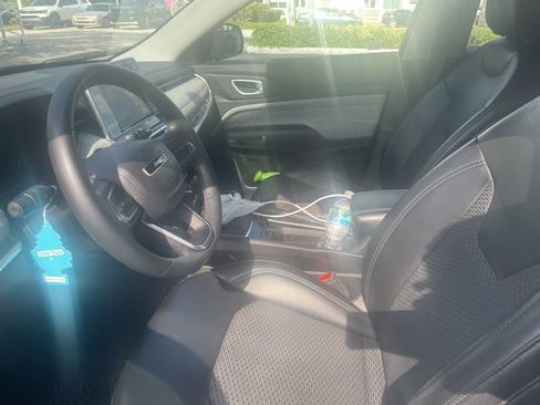 Used 2022 Jeep Compass Latitude image 13