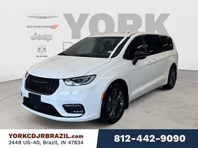 New 2026 Chrysler Pacifica Select