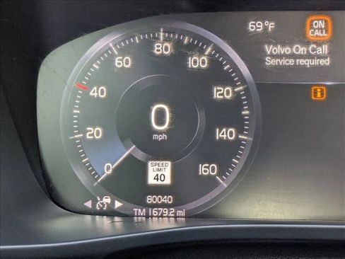 Used 2019 Volvo XC40 T5 Momentum image 12