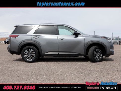 Used 2024 Nissan Pathfinder S image 3