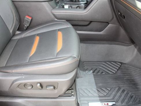 Used 2024 GMC Sierra 1500 AT4 w/ Technology Package AWD/4WD image 19