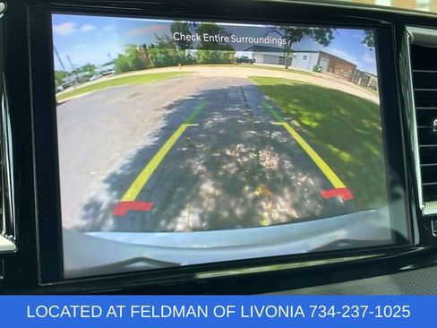 Used 2024 Chrysler Pacifica Touring-L FWD image 14
