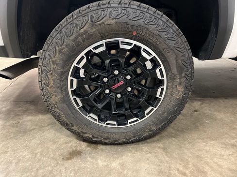 Certified 2026 GMC Canyon AT4 AWD/4WD image 10