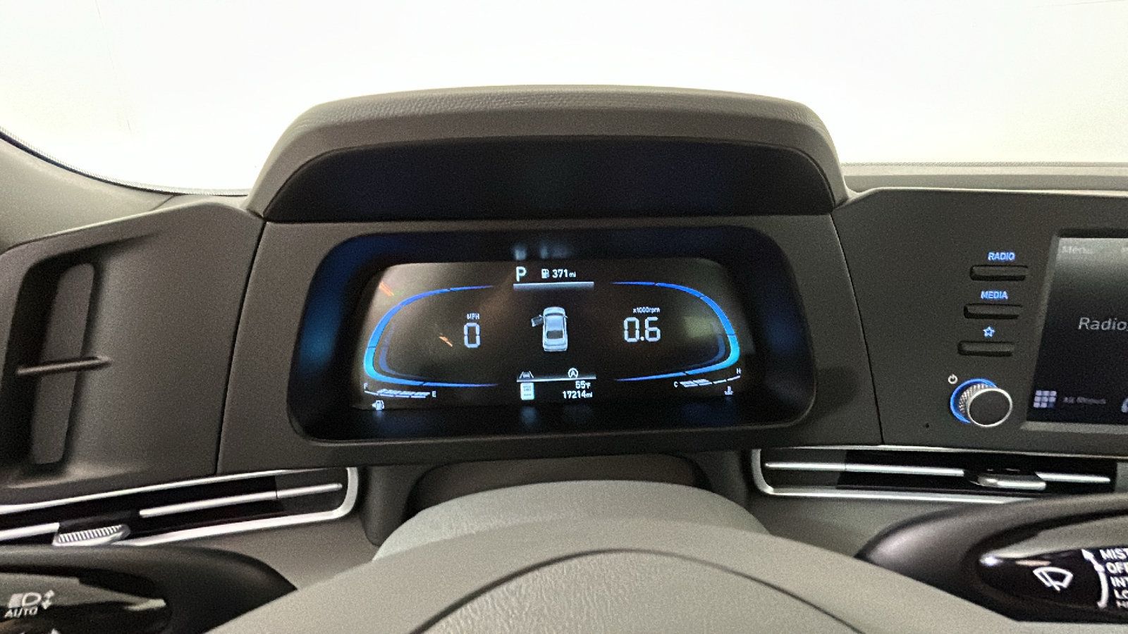 Certified 2024 Hyundai Elantra SE FWD image 23