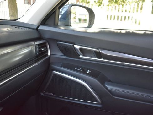 Used 2025 Kia Telluride S FWD image 17