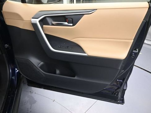 Used 2025 Toyota RAV4 XLE AWD/4WD image 13