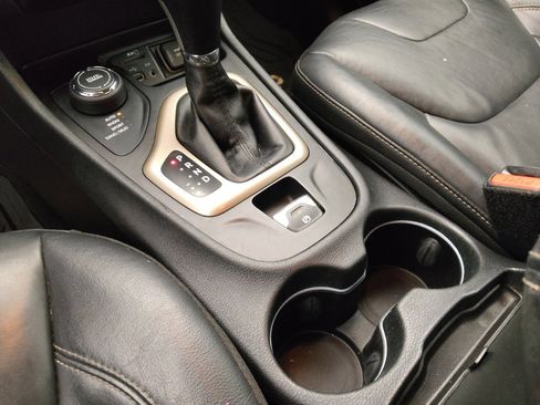 Used 2015 Jeep Cherokee Limited AWD/4WD image 26