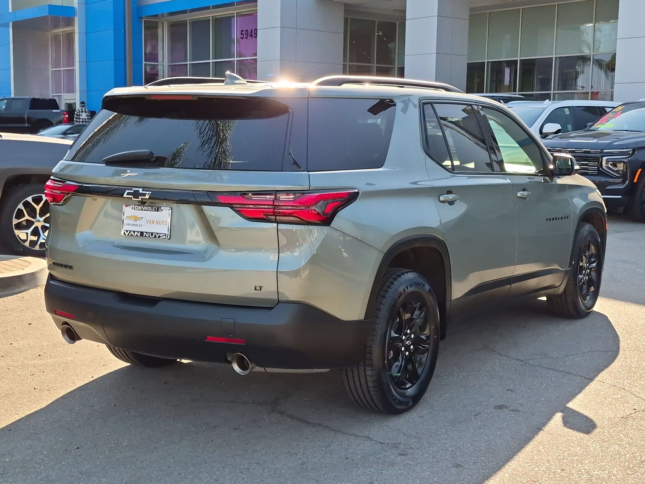 Used 2023 Chevrolet Traverse LT FWD image 5