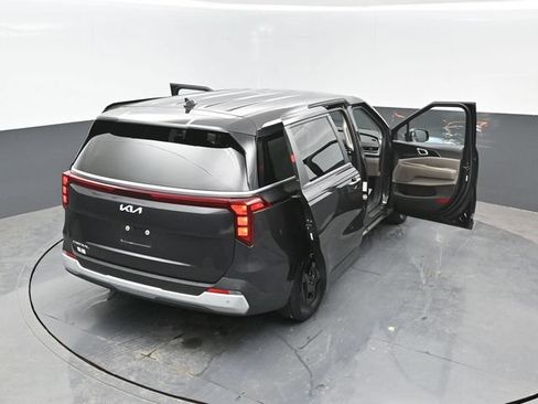 Used 2025 Kia Carnival FWD image 25