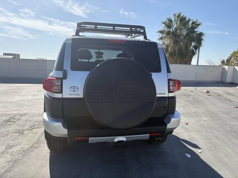 Used 2007 Toyota FJ Cruiser 4WD image 12