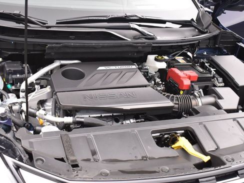 Used 2025 Nissan Rogue Platinum w/ Tech Package image 21