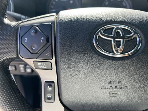 Used 2017 Toyota Tacoma TRD Sport w/ Tow Package image 10