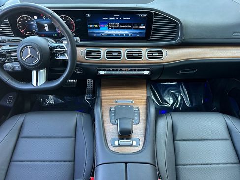 Used 2025 Mercedes-Benz GLS 450 4MATIC image 16