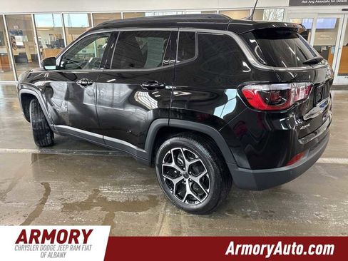 Used 2025 Jeep Compass Limited image 6