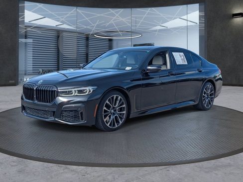 Used 2021 BMW 740i w/ M Sport Package RWD image 2