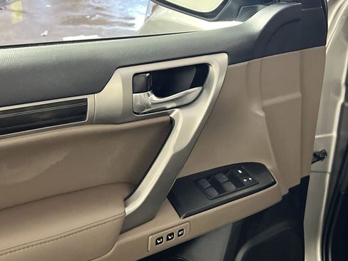 Used 2023 Lexus GX 460 Premium w/ Premium Package AWD/4WD image 15