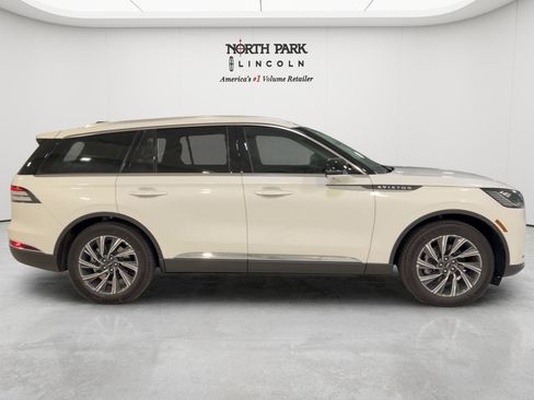 New 2026 Lincoln Aviator 2WD image 6