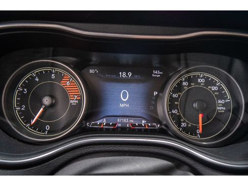Used 2021 Jeep Cherokee Latitude Lux w/ Comfort/Convenience Group AWD/4WD image 23
