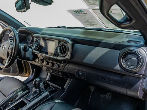 Used 2019 Toyota Tacoma TRD Off-Road image 18