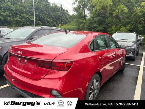 Used 2022 Kia Forte LXS FWD image 8