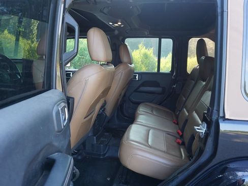 Used 2022 Jeep Wrangler Unlimited Sahara w/ Cold Weather Group AWD/4WD image 13