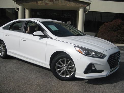 Used 2018 Hyundai Sonata SE FWD image 2