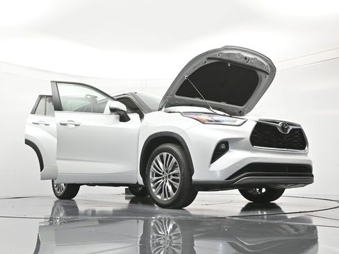 Used 2022 Toyota Highlander Platinum FWD image 52