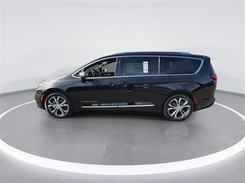New 2026 Chrysler Pacifica Pinnacle image 5