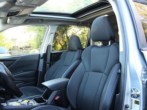 Used 2019 Subaru Forester Premium AWD/4WD image 12