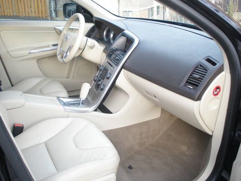 Used 2012 Volvo XC60 3.2 image 30