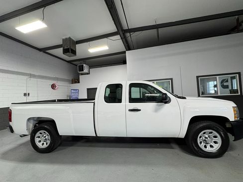 Used 2010 Chevrolet Silverado 1500 W/T image 4