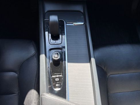 Used 2023 Volvo XC60 B5 Core FWD image 22