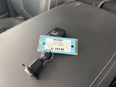 Used 2024 Honda Pilot Elite image 37