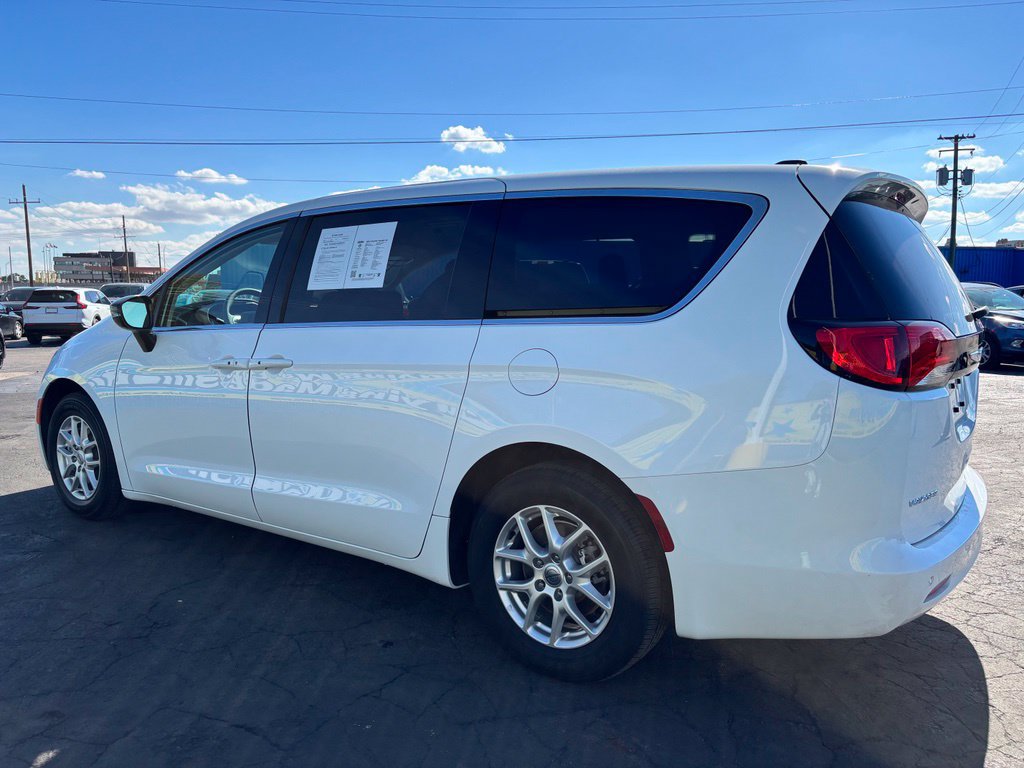 Used 2024 Chrysler Voyager LX FWD image 6