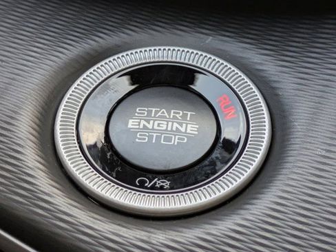 New 2025 Jeep Grand Cherokee L Laredo image 25