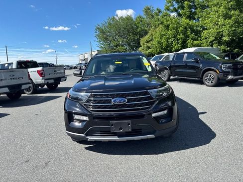 Used 2021 Ford Explorer XLT w/ Equipment Group 202A AWD/4WD image 2
