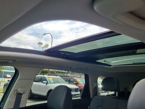 Used 2025 Kia Sorento S w/ Panoramic Sunroof Package image 28