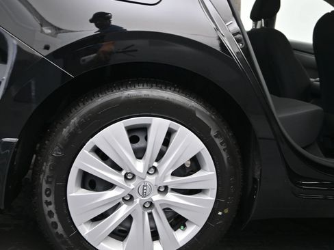 Certified 2025 Nissan Sentra S FWD image 11